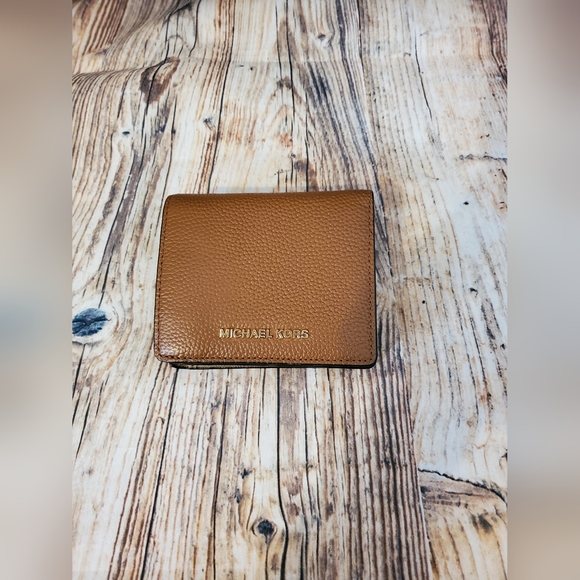 MICHAEL KORS CARRYALL CARD - Picture 3 of 11